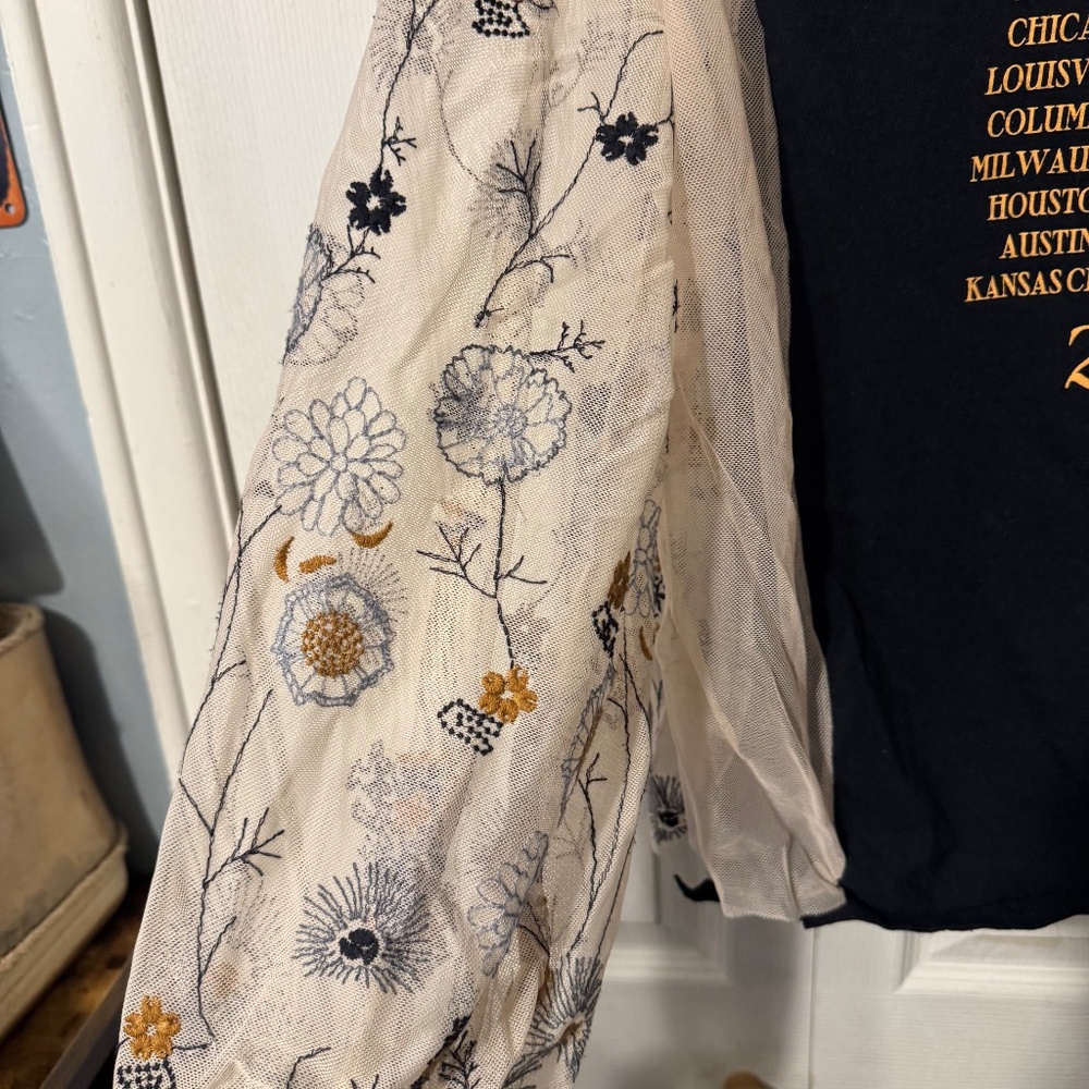 Stevie Nicks Upcycled Graphic Tour T-Shirt & Sheer Embroidered Balloon Sleeve - Picture 4 of 4